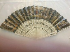 Grand éventail ancien scène galante papier, os, nacre, peint main