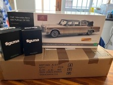 CMC 1:18  Mercedes 600 Pullman Landaulet with a CMC Display and 2 Figurines