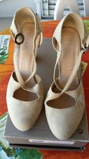  Chaussures TEXTO beige  taille 37 talon 9 cm portées 1 fois en excellent état 