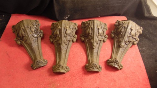 Lot pieds en fonte - de,