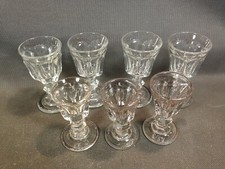 Lot 7 petits verres apéritif