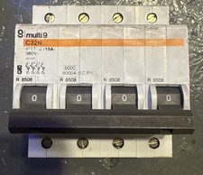 Disjoncteur Tétrapolaire