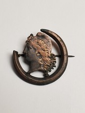 Objet de poilu broche pièce