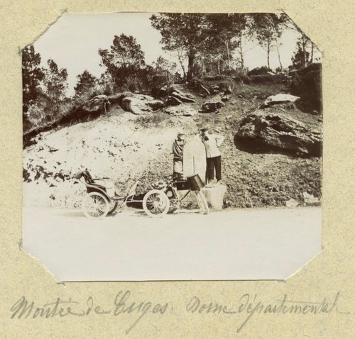 Voiturette tricycle circa