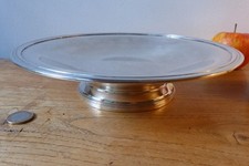 Coupe sur piedouche, métal