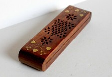 ANCIEN COFFRET BOITE BOIS INCRUSTÉ COEUR METAL DORÉ TAILLÉ SCULPTÉ MAIN 21x5x3cm