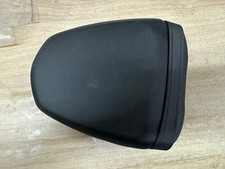 UNE SELLE SIEGE PASSAGER ARRIERE MOTO SUZUKI 750 GSXS GSX-S 13K0