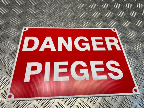 Panneau danger pieges akilux