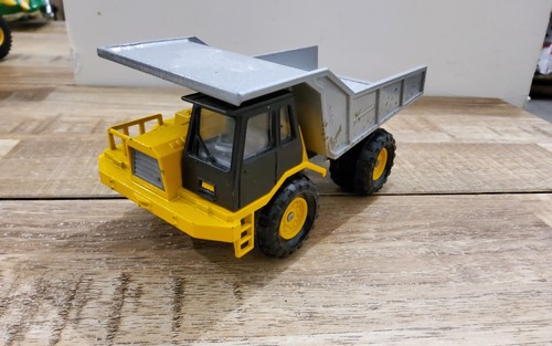 Dumper carrière benne