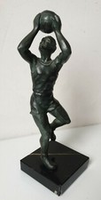 Statue sculpture basketteur