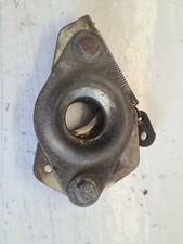 Système attache capot moteur