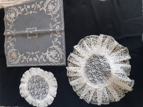 Lot napperons anciens en - de,