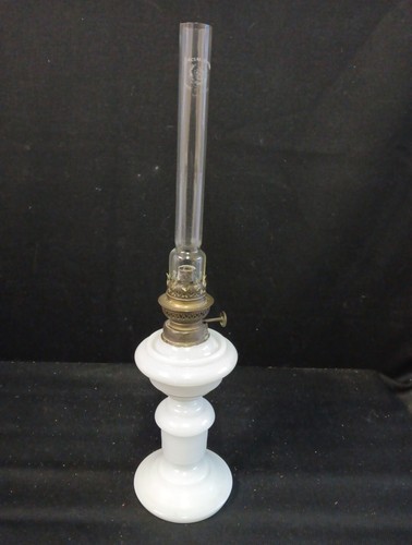 Ancienne lampe pétrole en - ancienne, à