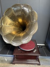 Gramophone a pavillon avec