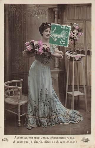 Bonne annee femme elegante - cp,