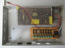 COFFRET METALLIQUE BOITIER D'ALIMENTATION 8 CANAUX AC: 110-220V DC:12V