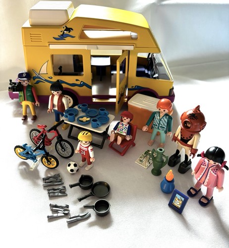 Playmobil 3945 family - family, camper