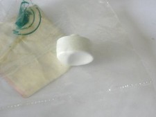 C00050237 Bouton blanc lave