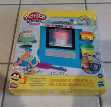 Le Gâteau d'anniversaire Play-Doh Kitchen