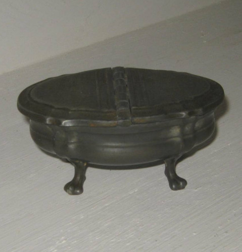 Ancienne rare boîte à - et,