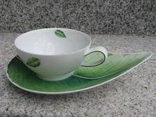 TASSE  SUR SOUCOUPE FEUILLE