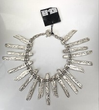 Imposant collier brutaliste