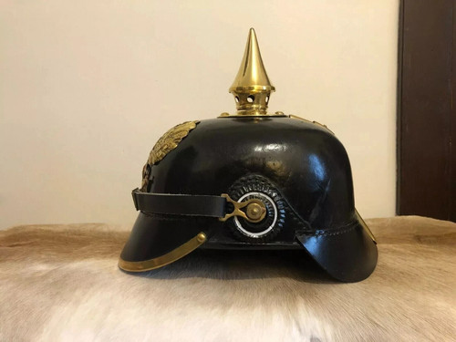Casque cuir prussien - en,