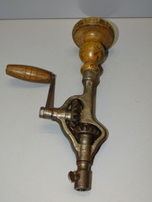 -ANCIENNE PERCEUSE A MAIN PEUGEOT VILEBREQUIN à ENGRENAGES Poignées BOIS   D