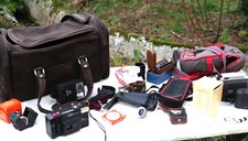 lot divers appareils photo argentiques et divers en sacoche