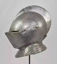 Casque médiéval prêt au