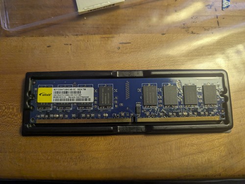 Elixir 2gb pc2 5300u 2rx8 - 2gb,