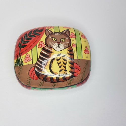 Boîte artisanale peinte