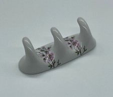 PORCELAINE DE PARIS LES BAINS DECORES PECHER ROSE PATERE CROCHET MURAL