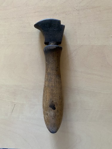 Outil fer lisser ancien