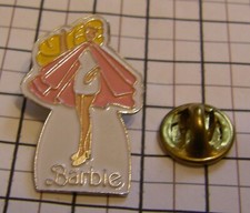 BARBIE DOLL w. CAPE MATTEL vintage pin badge
