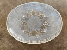 Coupe en verre pressé opalescent signée JULIEN FRANCE, année 1930, Art Déco.