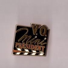 Pin's Fromage mini président (Version VO Clap de cinéma - zamac doré)