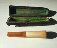 Etui et fume cigarette