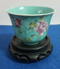 ANCIENNE TASSE TURQUOISE EN PORCELAINE D'EXPORTATION CHINOISE AVEC FLEURS