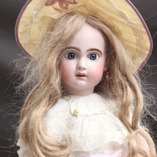 Poupée JUMEAU ancienne des années 1890 avec de nombreux accessoires