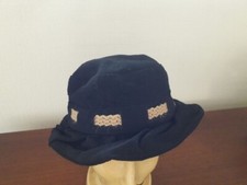 Chantal Thomas Suite, chapeau