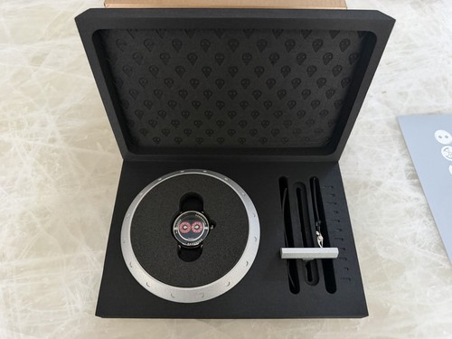 R b red - r&b, black