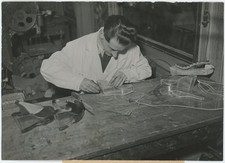 Paris. Bottier parisien, semelle de verre. Métier. Occupation. WW2. 1944.