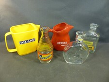 Lot de 5 anciennes carafes de bistrot en verre et plastique Casanis Ricard