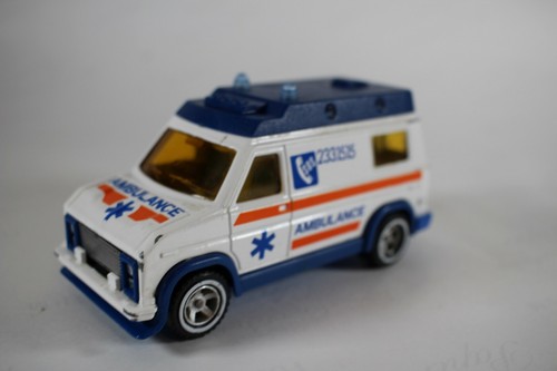 Majorette ambulance 36 - majorette,