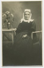 BP704 Carte Photo vintage card RPPC Femme costume régional Bretagne Normandie ?