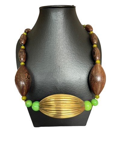Très important collier - très,