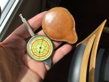 ANCIEN CURVIMETRE FONCTIONNEL AVEC SA POCHETTE