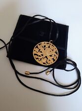 Collier Sautoir SUBLIMAGE CHANEL Médaille Dorée sur Cordon Noir + Échantillon 