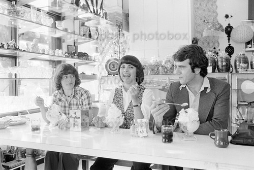 Mireille mathieu exclusive - mireille,